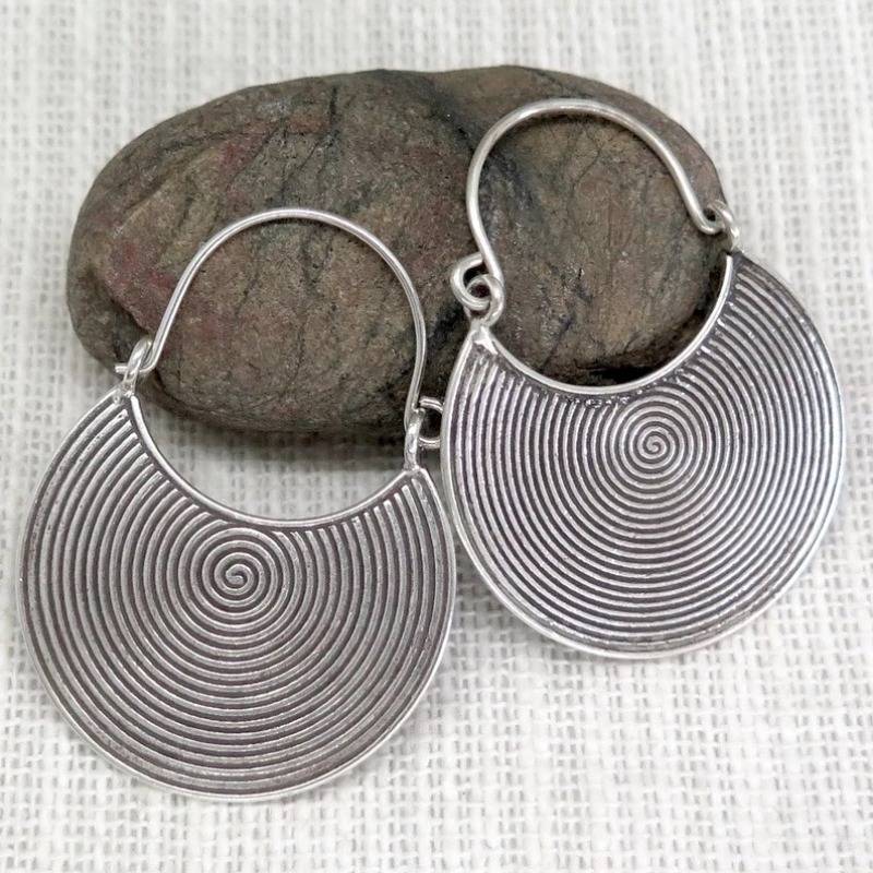 Ethnic Fashion Wear For Women - Anting-anting liontin wanita setengah lingkaran berbentuk