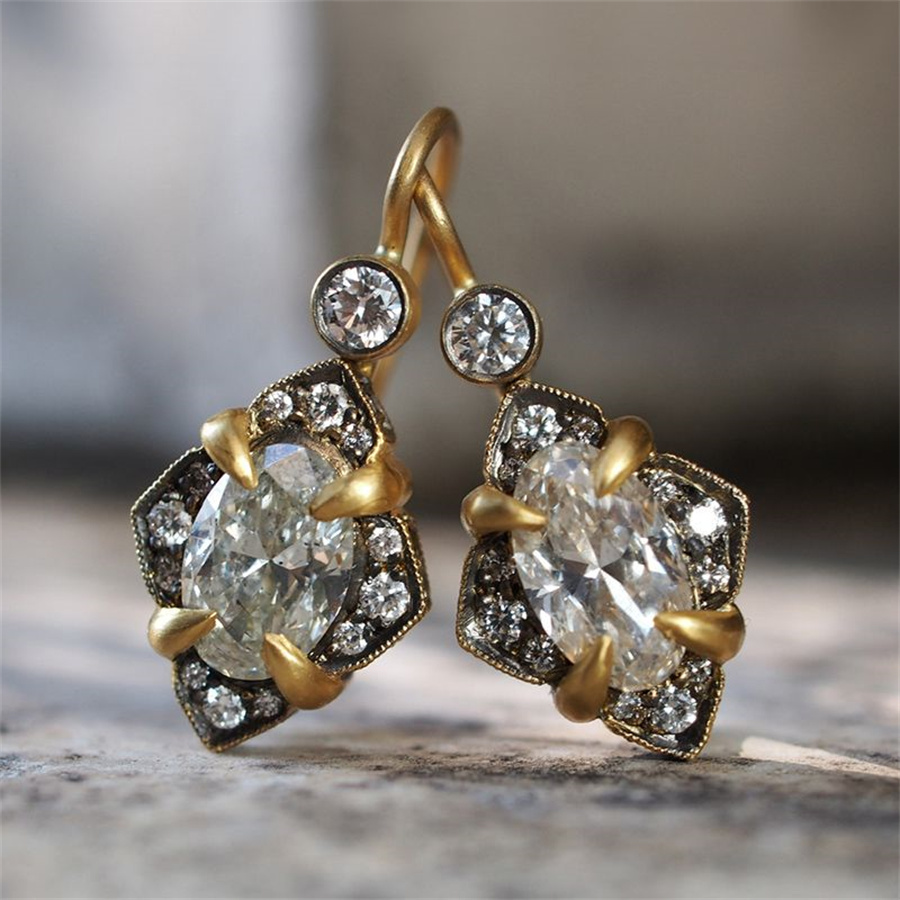 Ethnic Fashion Wear For Women - Anting Wanita Vintage Berhiaskan CZ Putih