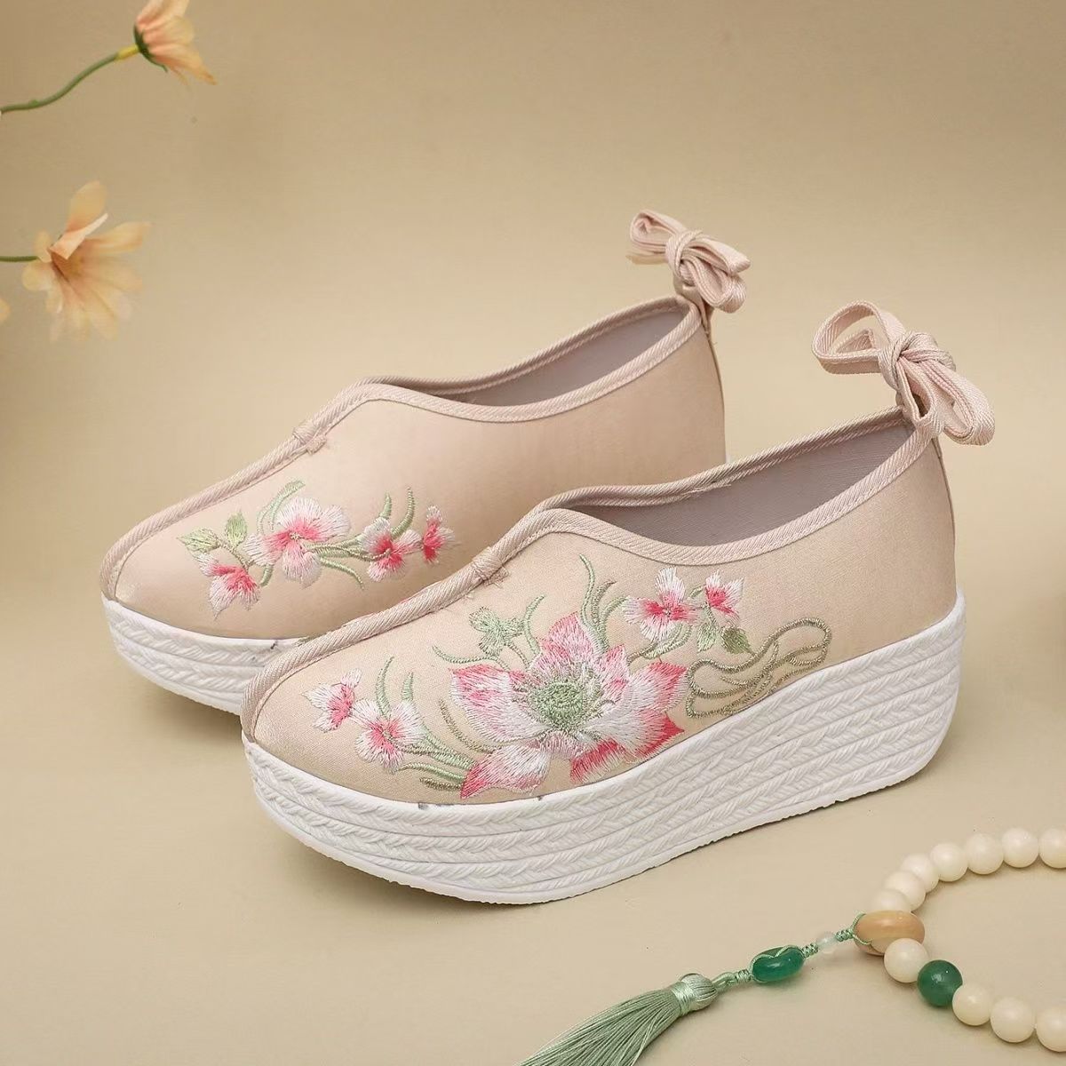 Sepatu Wanita Gaya Etnik Wedge - Ethnic Fabric ulasan dan harga