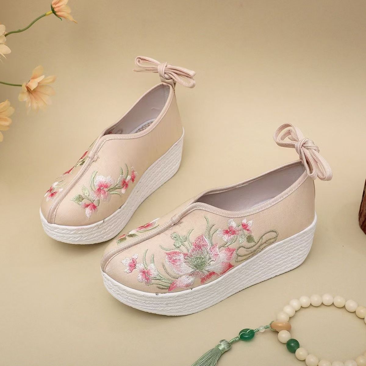 Sepatu Wanita Gaya Etnik Wedge - Ethnic Fabric ulasan dan harga