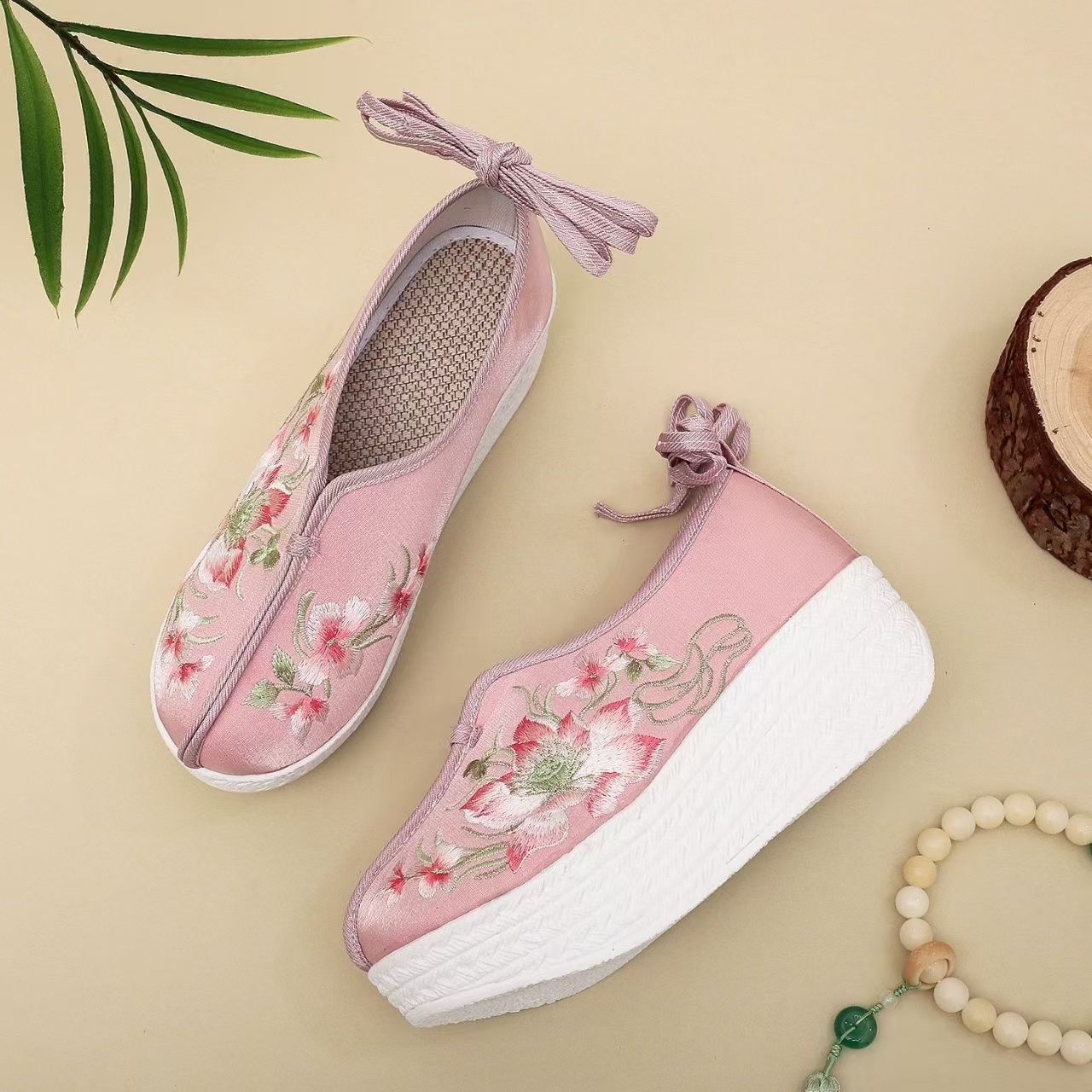 Sepatu Wanita Gaya Etnik Wedge - Ethnic Fabric ulasan dan harga